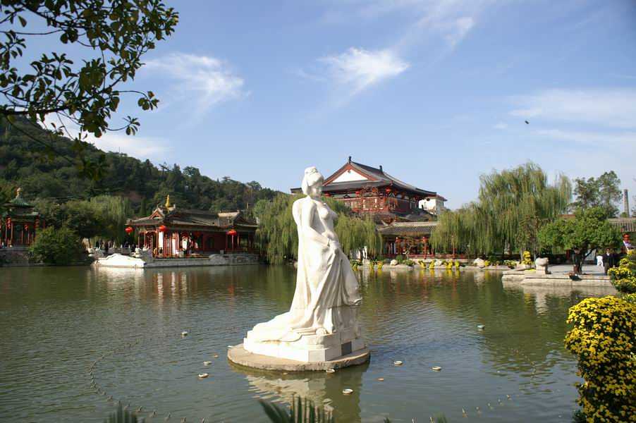 西安、兵馬俑、華清池、華山、乾陵、法門寺、